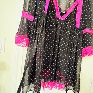Black and Pink Sheer Robe And Nightgown Medium